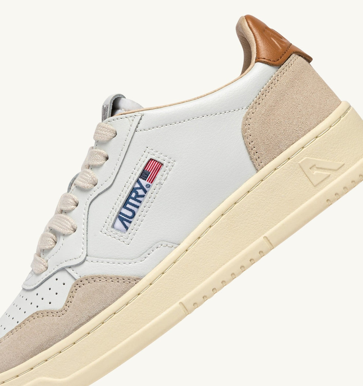 AUTRY Man MEDALIST LOW SNEAKERS IN WHITE LEATHER AND LION SUEDE