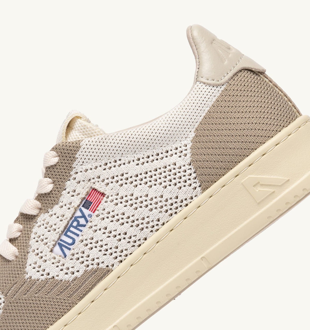 AUTRY Man MEDALIST EASEKNIT LOW SNEAKERS IN IVORY WHITE AND PELICAN KNIT