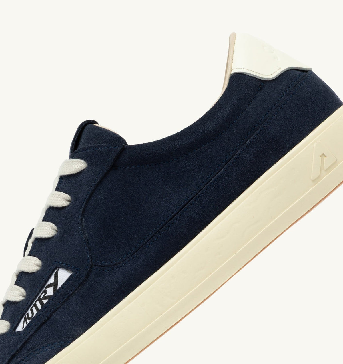 AUTRY Man WINDSCAPE LOW SNEAKERS IN NAVY AND MARSHMALLOW SUEDE