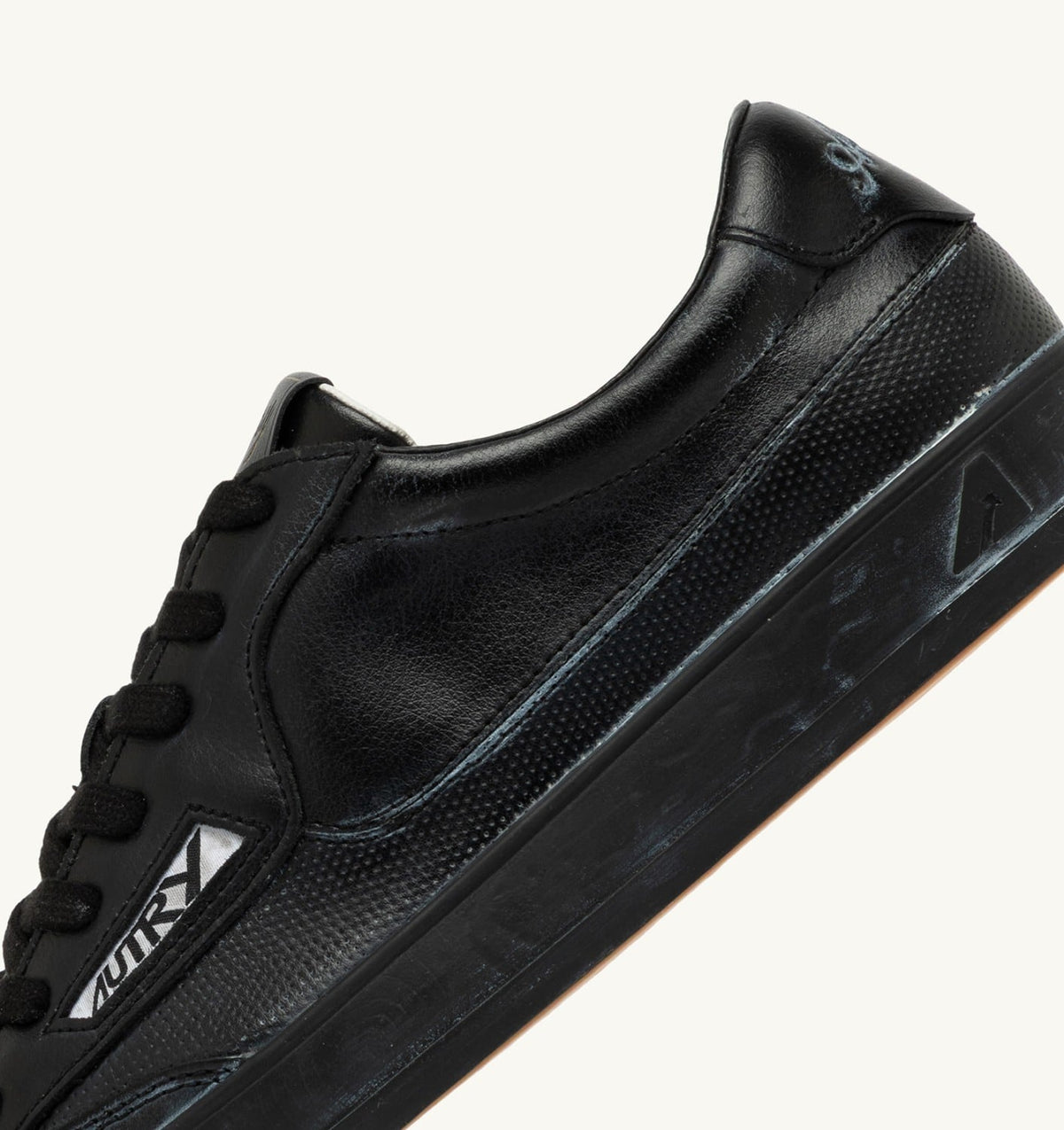 AUTRY Man WINDSCAPE LOW SUPER VINTAGE SNEAKERS IN BLACK LEATHER