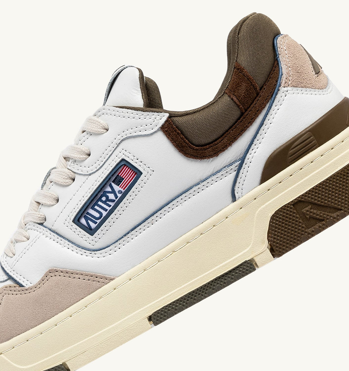 AUTRY Man CLC LOW SNEAKERS IN WHITE AND COVERT GREEN LEATHER SUEDE