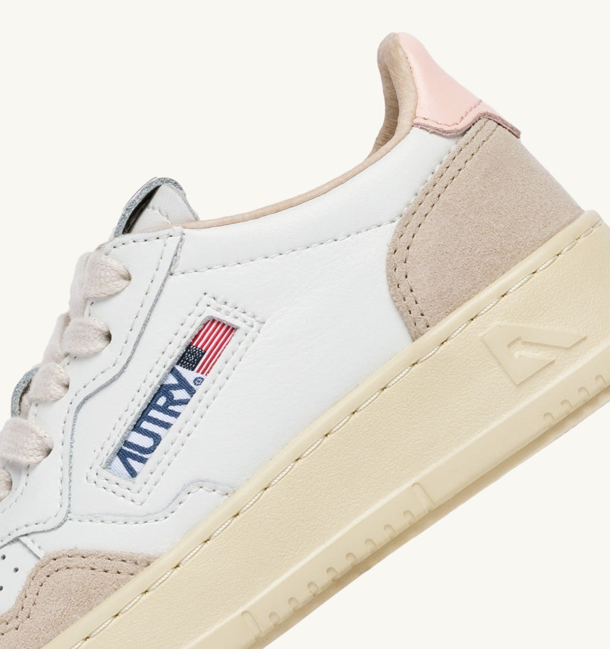 AUTRY Kid MEDALIST KIDS LOW SNEAKERS IN WHITE AND CREOLE PINK SUEDE