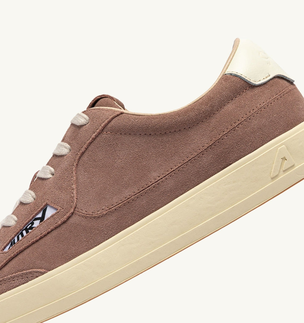 AUTRY Woman WINDSCAPE LOW SNEAKERS IN PIGEON AND MARSHMALLOW SUEDE