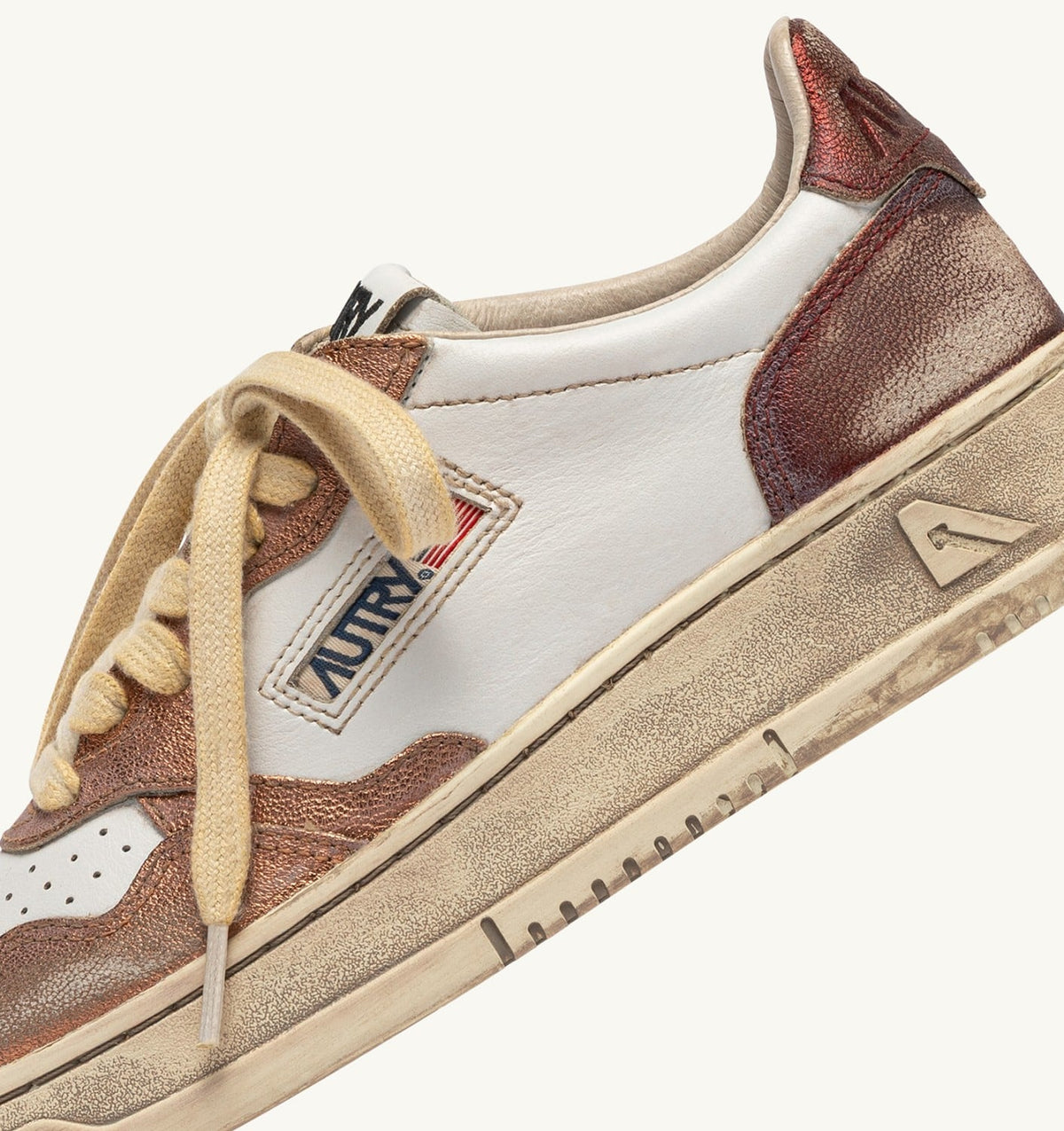 AUTRY Woman MEDALIST LOW SUPER VINTAGE SNEAKERS IN RISING SUN AND JASPER LEATHER