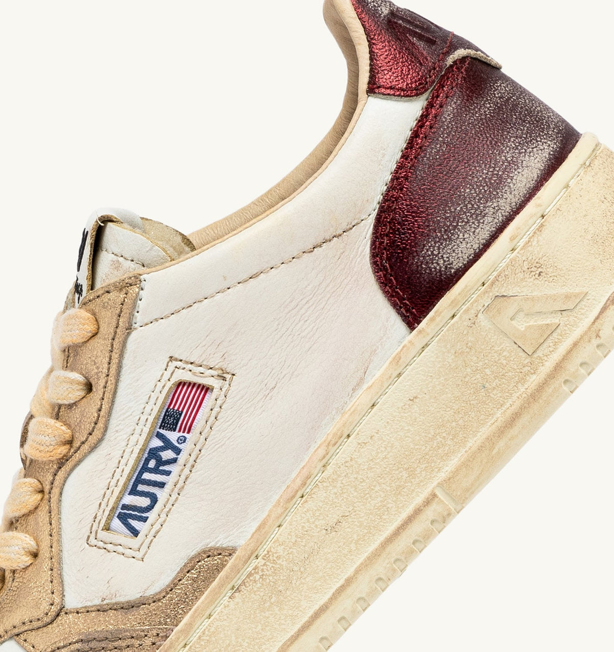 AUTRY Woman MEDALIST LOW SUPER VINTAGE SNEAKERS IN PLATINUM AND VIOLET BRUSHED LEATHER