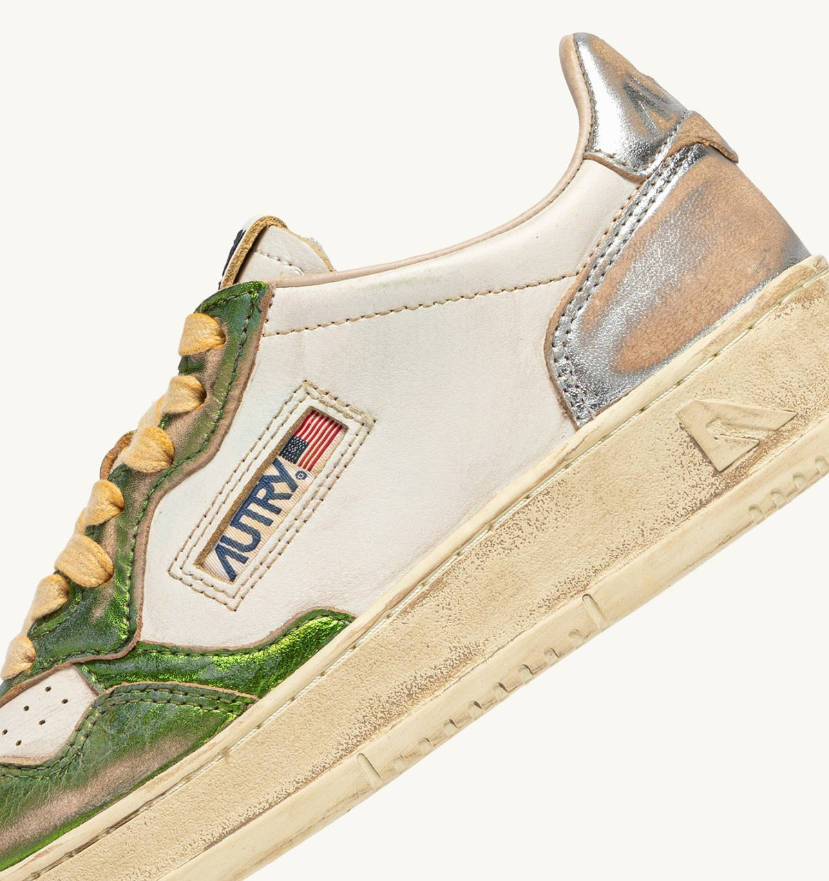 AUTRY Woman MEDALIST LOW SUPER VINTAGE SNEAKERS IN GUN AND GREEN LEATHER