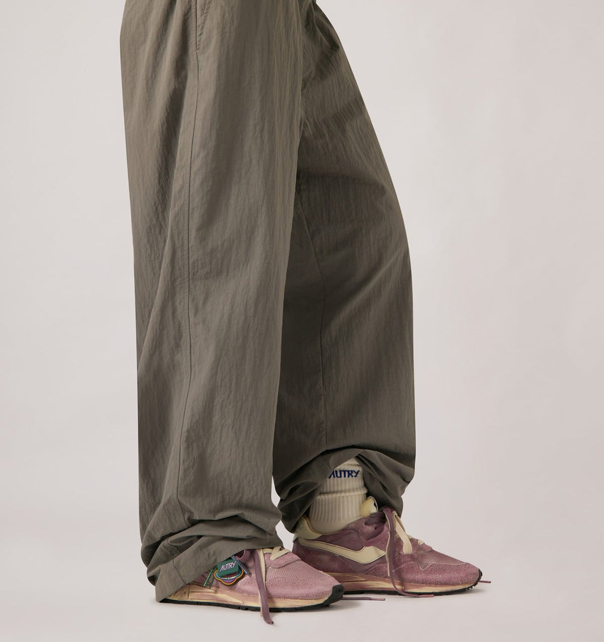 AUTRY Woman REELWIND SUPER VINTAGE SNEAKERS IN WINDSOR WINE AND WHITE SUEDE AND NYLON