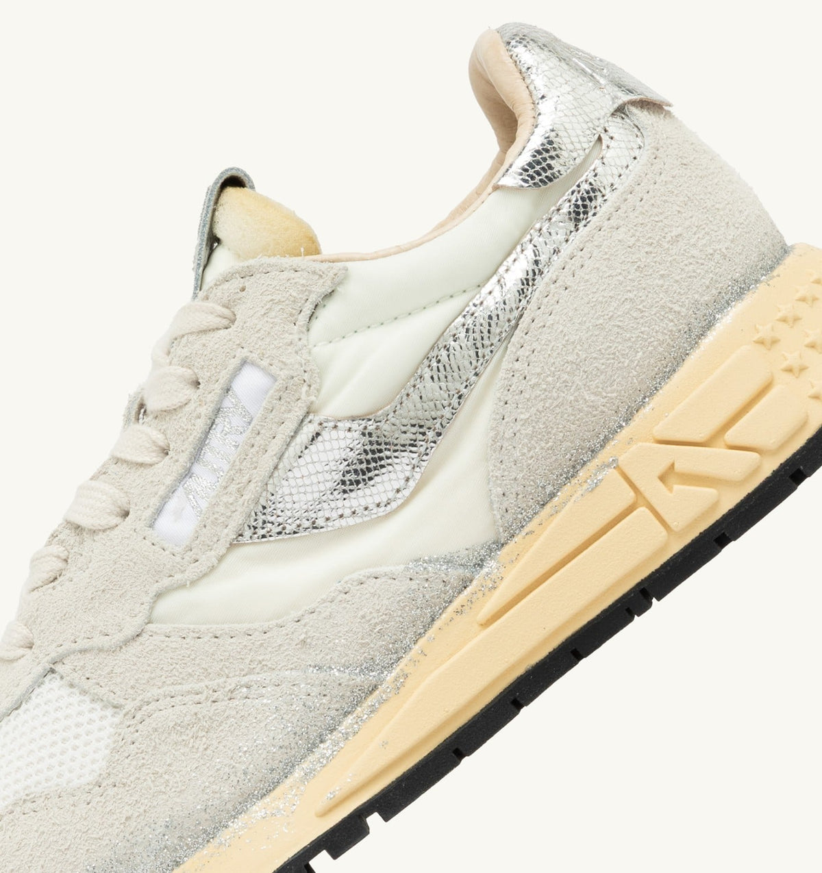 AUTRY Woman REELWIND SUPER VINTAGE SNEAKERS IN WHITE AND SILVER SUEDE AND NYLON