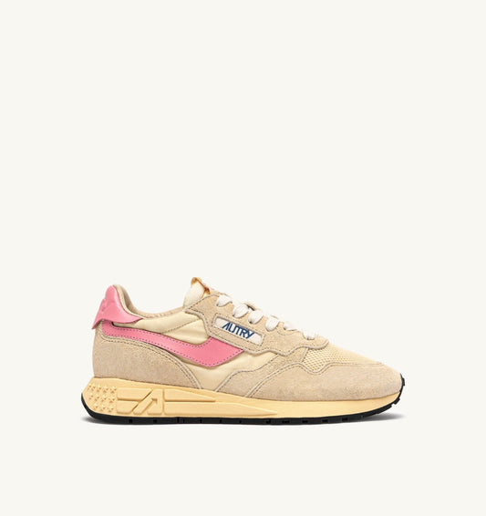 AUTRY Woman REELWIND LOW SNEAKERS IN ECRU AND GERANIUM PINK NYLON AND SUEDE
