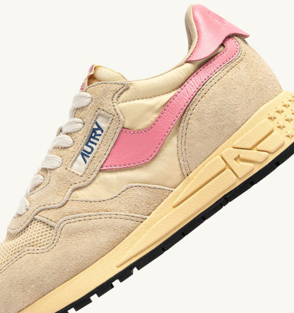 AUTRY Woman REELWIND LOW SNEAKERS IN ECRU AND GERANIUM PINK NYLON AND SUEDE