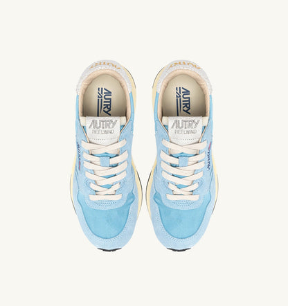 AUTRY Woman REELWIND LOW SNEAKERS IN WHITE AND FORGET ME NOT NYLON AND SUEDE