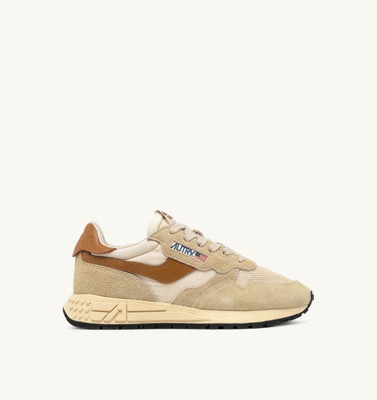 AUTRY Woman REELWIND LOW SNEAKERS IN ECRU AND CATHAY SPICE SUEDE AND NYLON