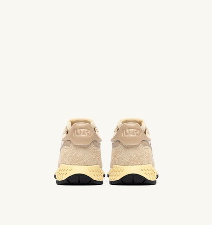 AUTRY Woman REELWIND LOW SNEAKERS IN ECRU AND WHITE PEPPER NYLON AND SUEDE