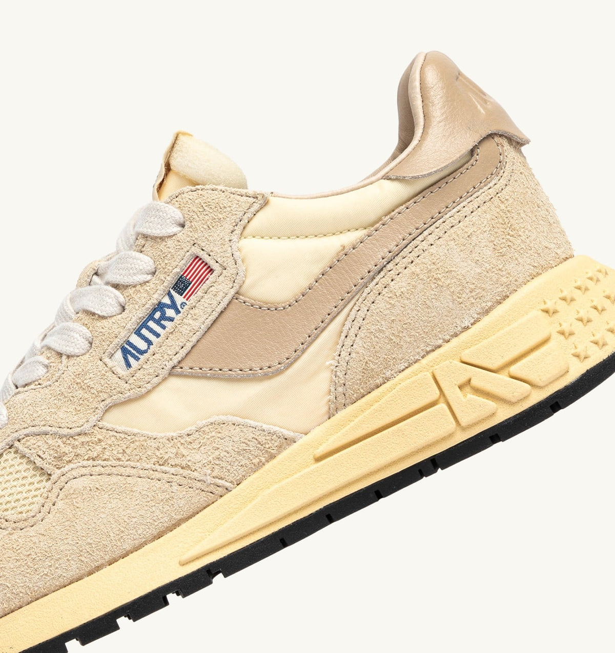 AUTRY Woman REELWIND LOW SNEAKERS IN ECRU AND WHITE PEPPER NYLON AND SUEDE