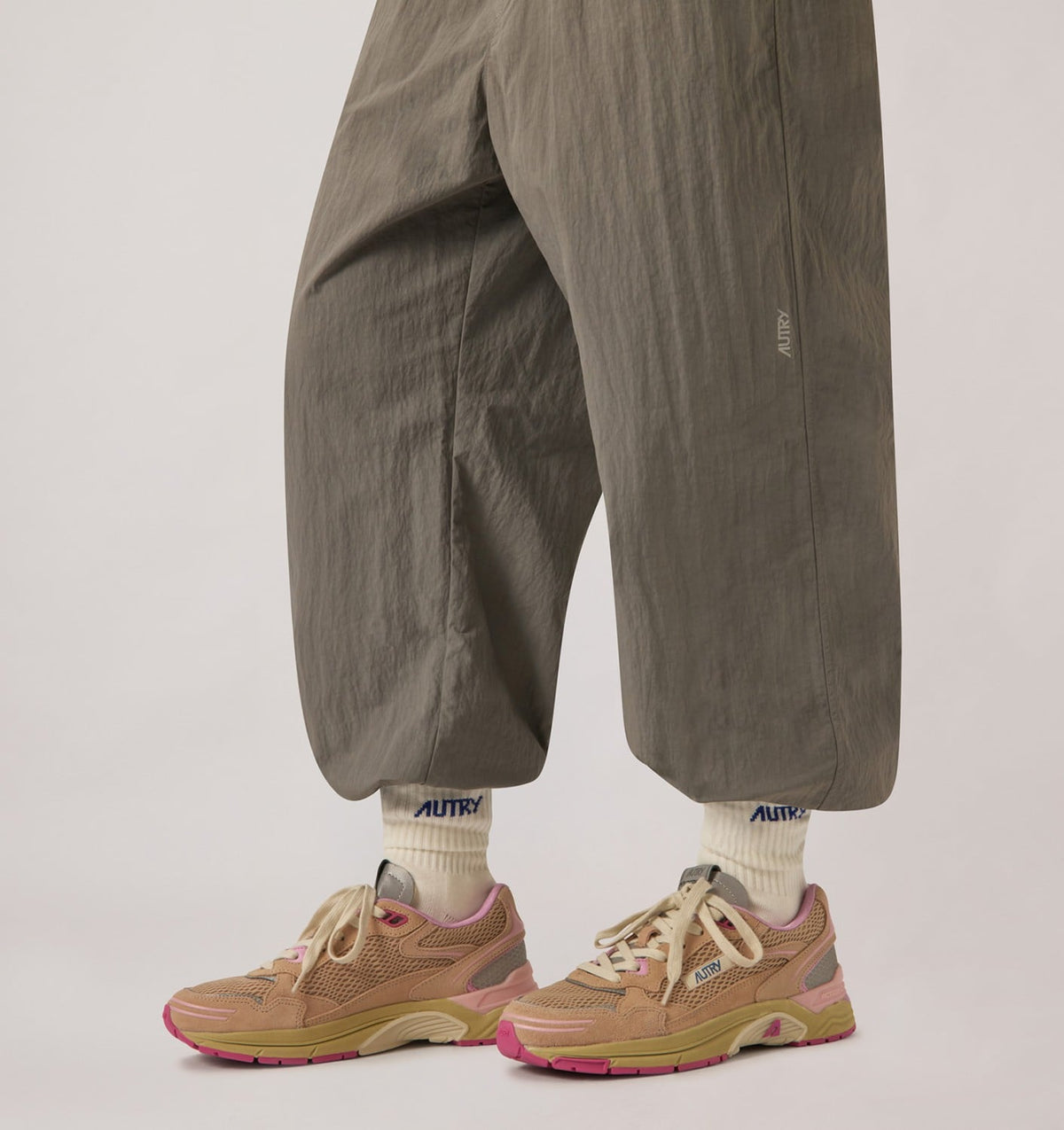 AUTRY Woman HYPERWAY SNEAKERS IN PHARD PINK AND DOLPHIN SUEDE AND MESH