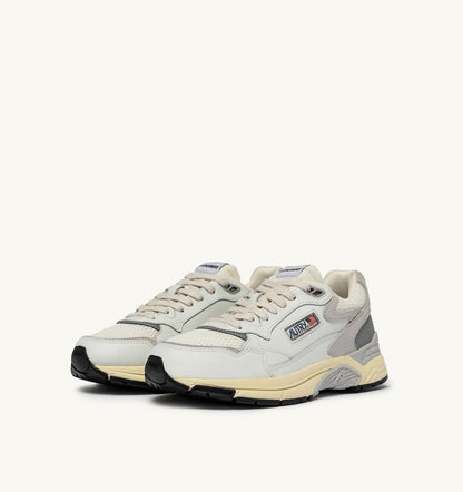 AUTRY Woman HYPERWAY SNEAKERS IN WHITE AND GRAY LEATHER AND MESH