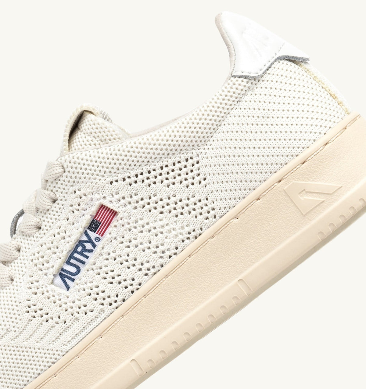AUTRY Woman MEDALIST EASEKNIT LOW SNEAKERS IN IVORY WHITE KNIT