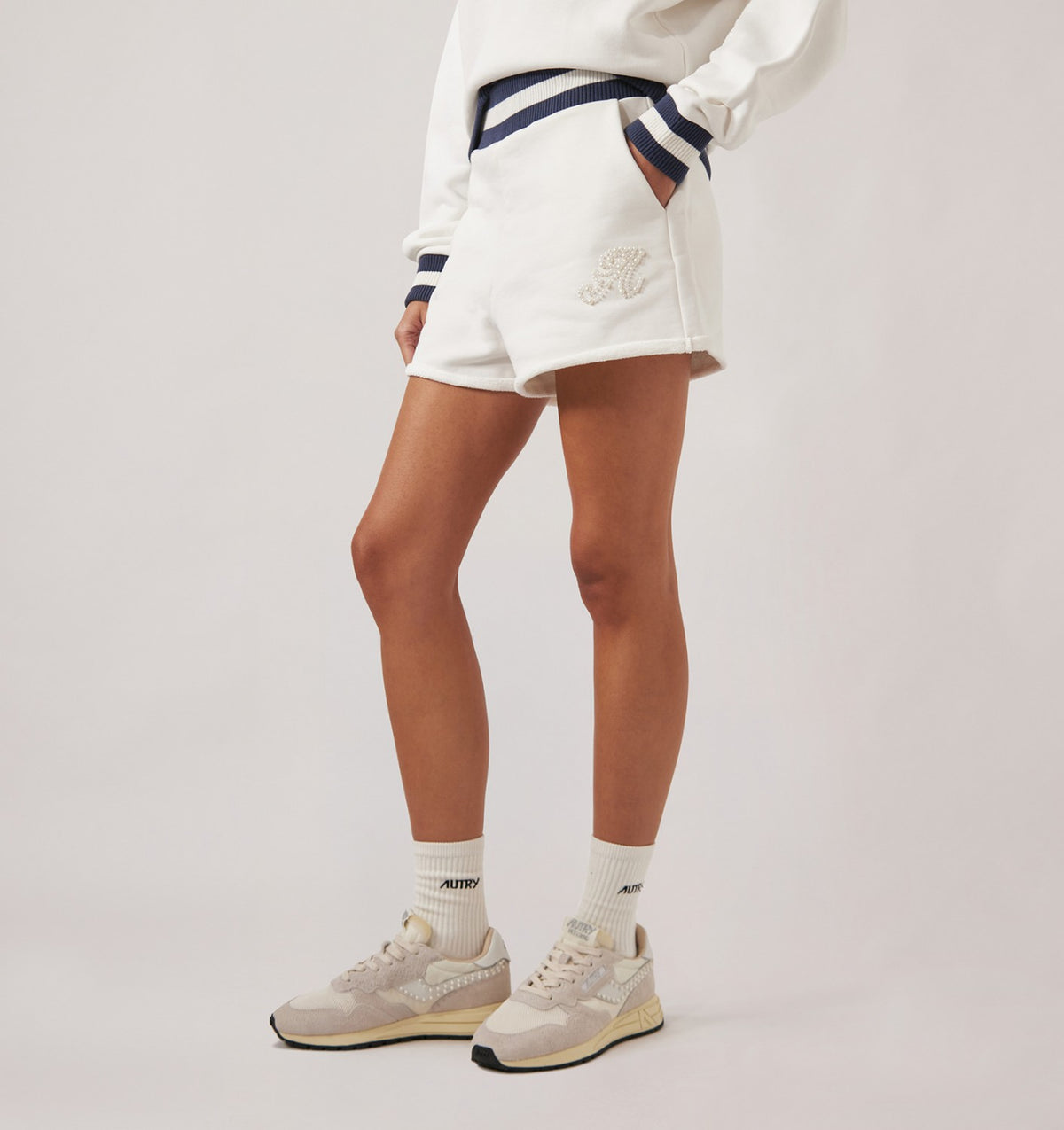 AUTRY Woman PEARL LOGO SHORT WOMAN
