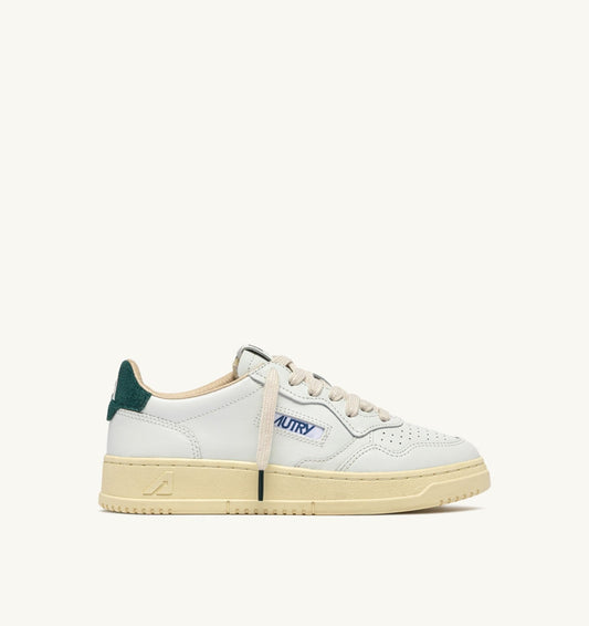 AUTRY Man MEDALIST LOW SNEAKERS IN WHITE LEATHER AND DARK SEA SUEDE