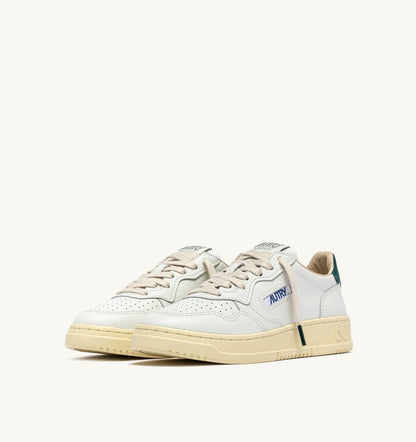 AUTRY Man MEDALIST LOW SNEAKERS IN WHITE LEATHER AND DARK SEA SUEDE