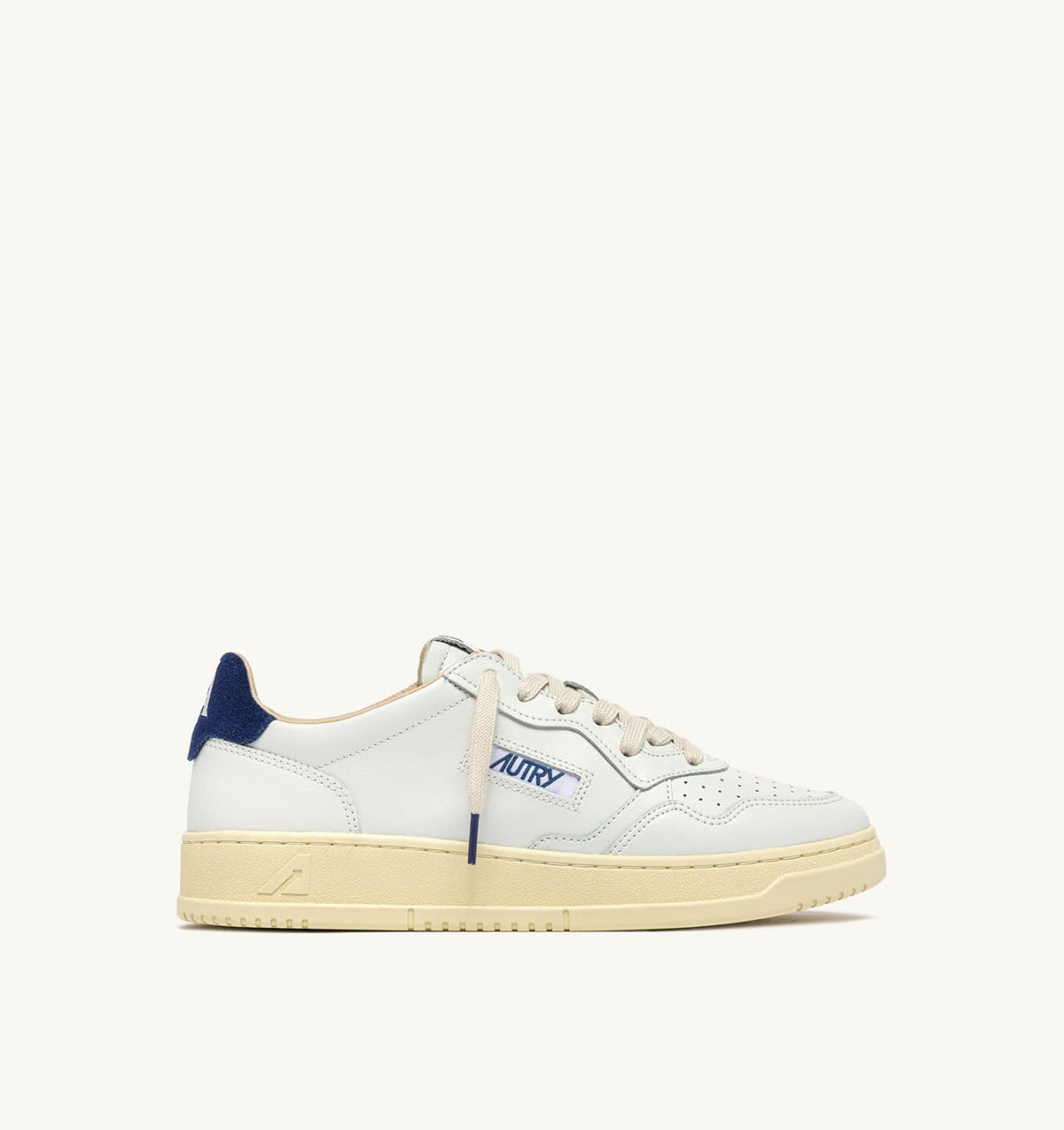 AUTRY Man MEDALIST LOW SNEAKERS IN WHITE LEATHER AND BLUE DEPTHS SUEDE