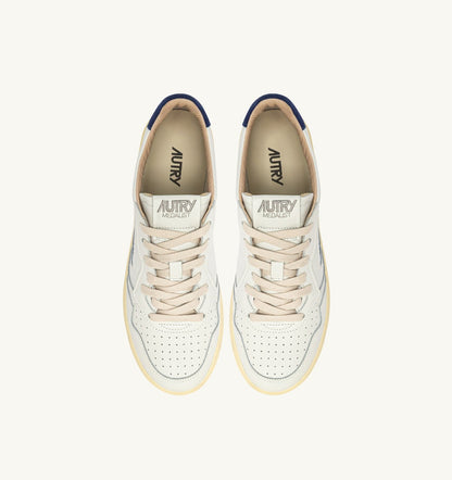 AUTRY Man MEDALIST LOW SNEAKERS IN WHITE LEATHER AND BLUE DEPTHS SUEDE