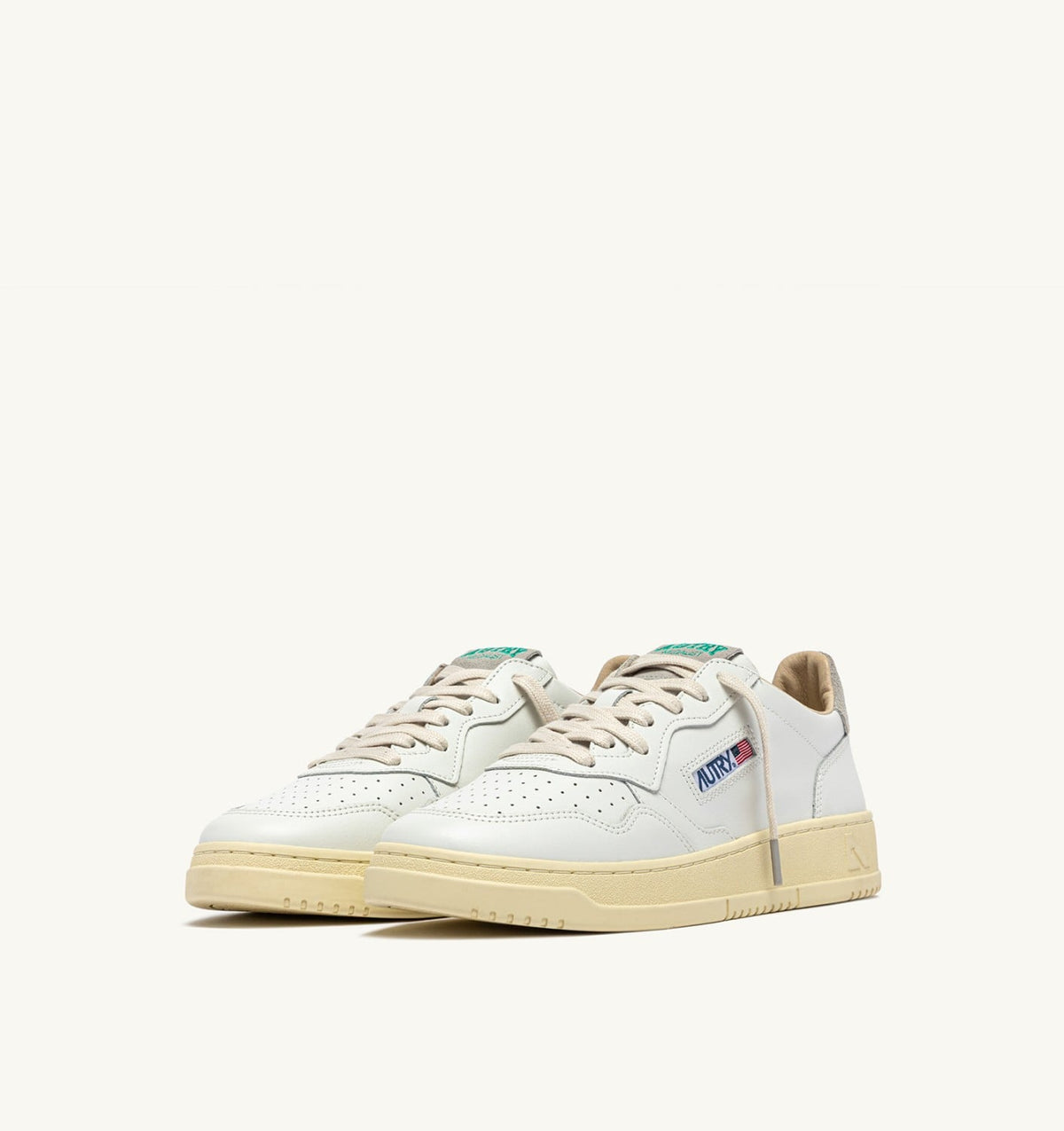 AUTRY Man MEDALIST LOW SNEAKERS IN WHITE LEATHER AND CLOUD SUEDE