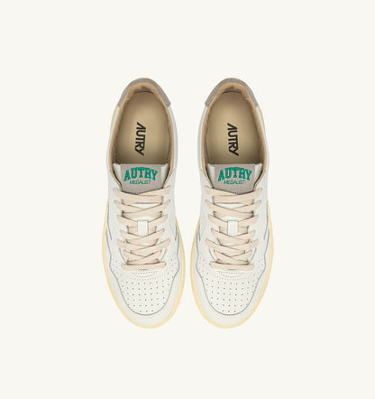 AUTRY Man MEDALIST LOW SNEAKERS IN WHITE LEATHER AND CLOUD SUEDE