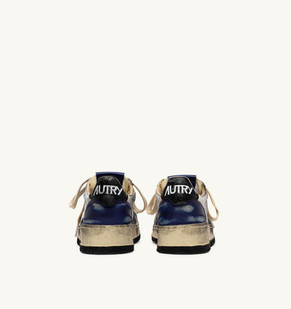 AUTRY Man MEDALIST LOW SUPER VINTAGE SNEAKERS IN WHITE AND TANZANITE LEATHER AND DRAGON MESH