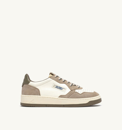 AUTRY Man MEDALIST LOW SNEAKERS IN COVERT GREEN AND LICORICE LEATHER AND SUEDE