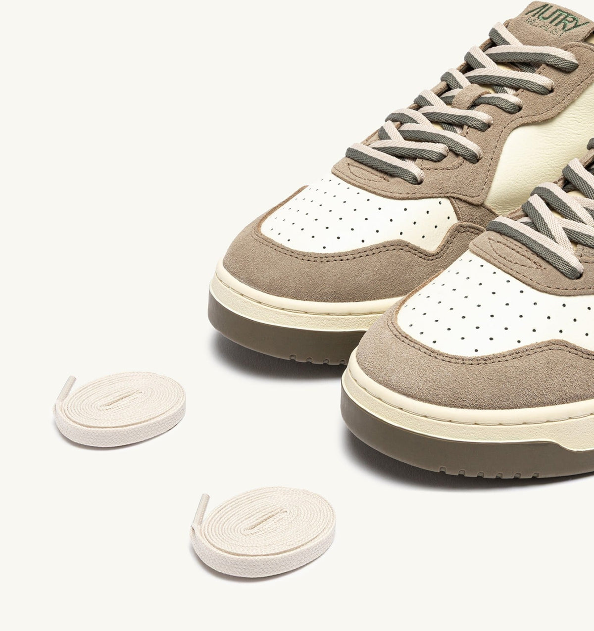 AUTRY Man MEDALIST LOW SNEAKERS IN COVERT GREEN AND LICORICE LEATHER AND SUEDE