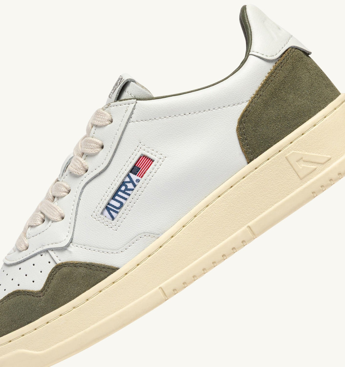 AUTRY Man MEDALIST LOW SNEAKERS IN WHITE LEATHER AND SMOKED GREEN SUEDE
