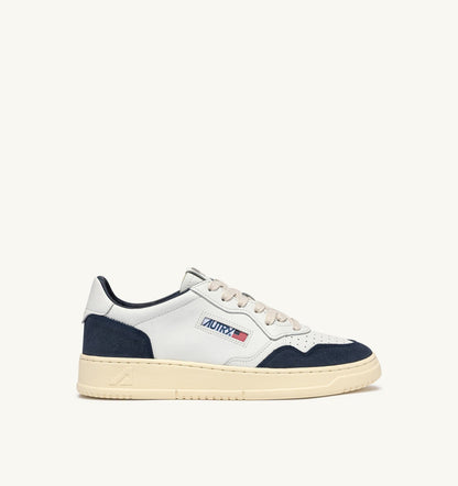 AUTRY Man MEDALIST LOW SNEAKERS IN WHITE LEATHER AND DENIM SUEDE