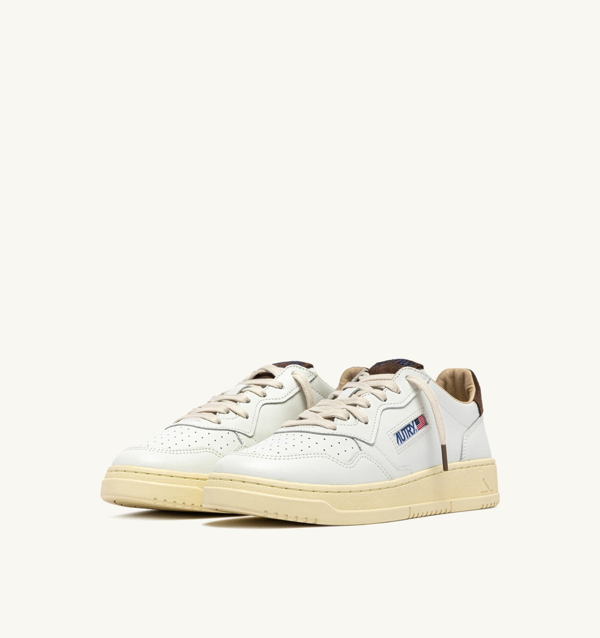 AUTRY Man MEDALIST LOW SNEAKERS IN WHITE LEATHER AND CHOCOLATE CHIP SUEDE