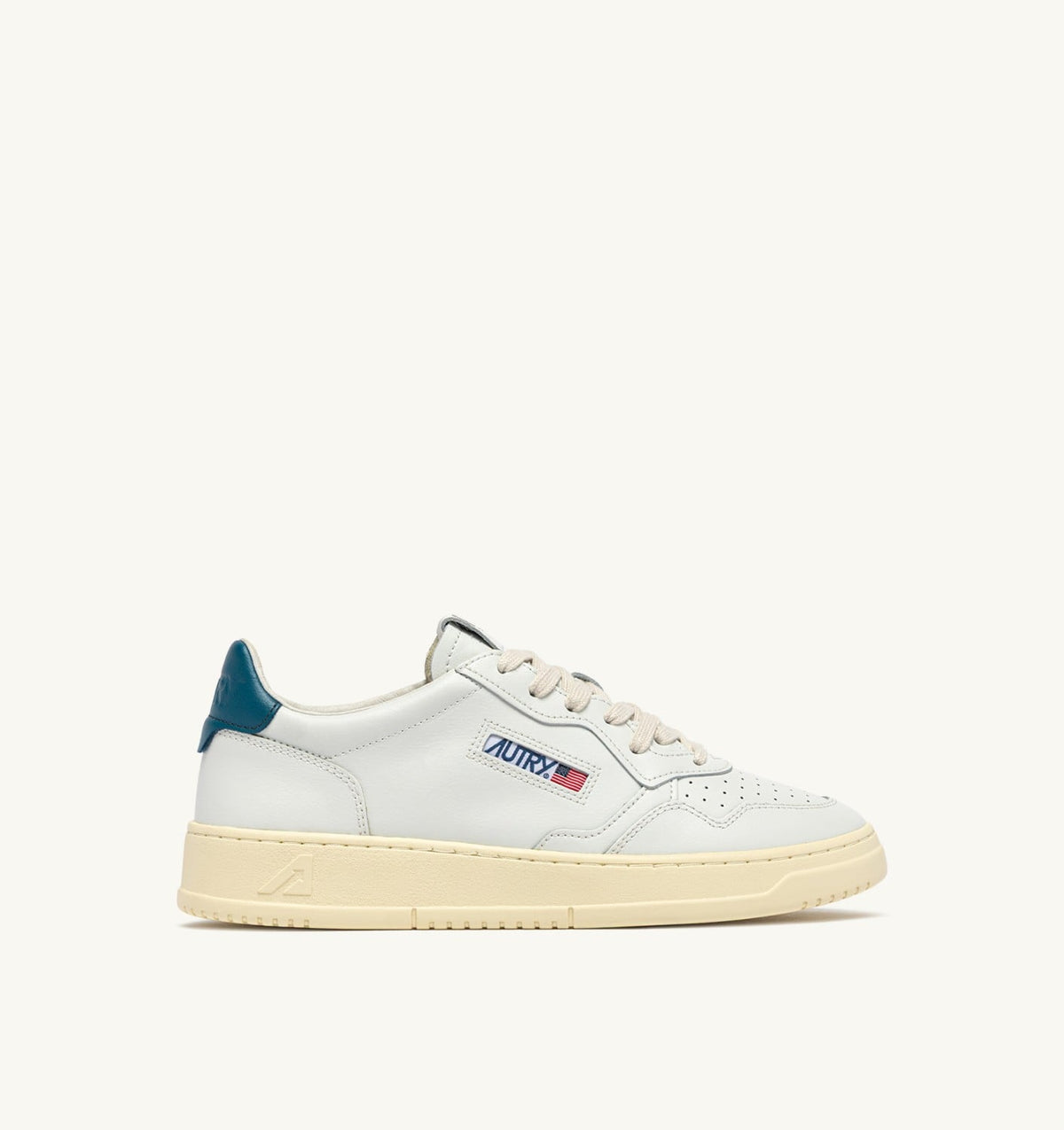 AUTRY Man MEDALIST LOW SNEAKERS IN WHITE AND MALLARD BLUE LEATHER