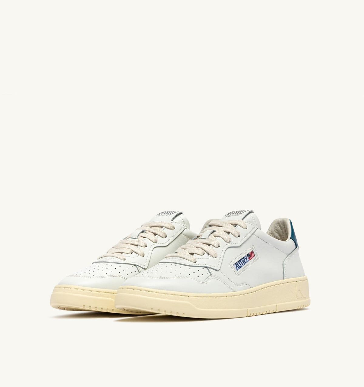 AUTRY Man MEDALIST LOW SNEAKERS IN WHITE AND MALLARD BLUE LEATHER
