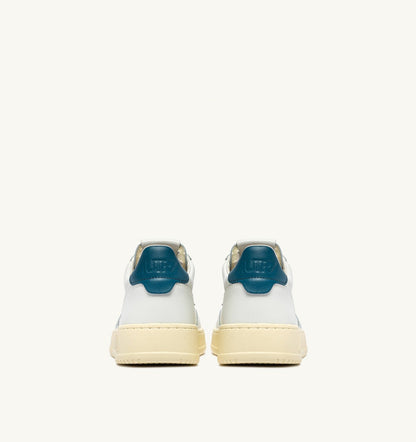 AUTRY Man MEDALIST LOW SNEAKERS IN WHITE AND MALLARD BLUE LEATHER