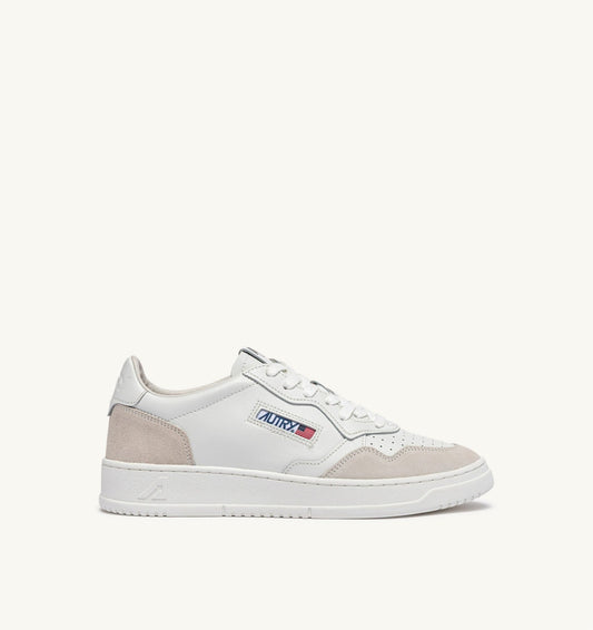 AUTRY Man MEDALIST LOW SNEAKERS IN WHITE LEATHER AND SUEDE