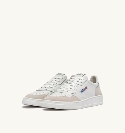 AUTRY Man MEDALIST LOW SNEAKERS IN WHITE LEATHER AND SUEDE