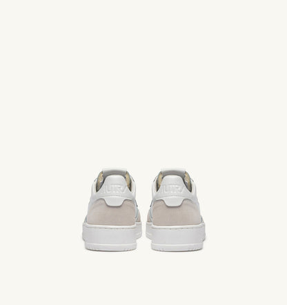 AUTRY Man MEDALIST LOW SNEAKERS IN WHITE LEATHER AND SUEDE
