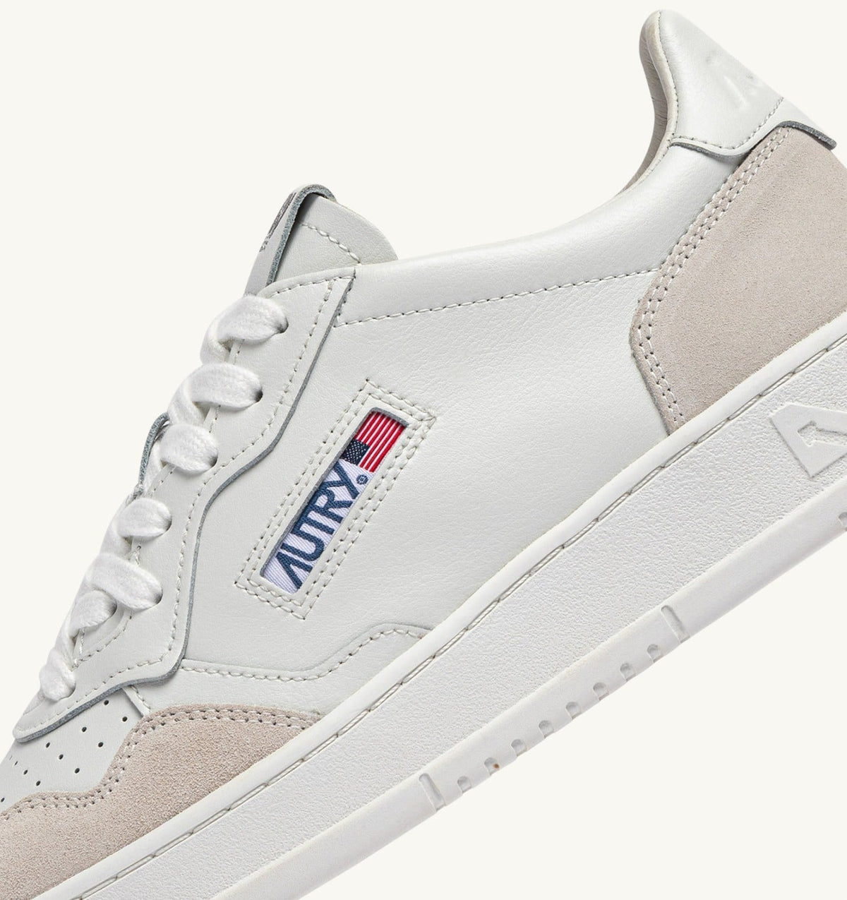 AUTRY Man MEDALIST LOW SNEAKERS IN WHITE LEATHER AND SUEDE