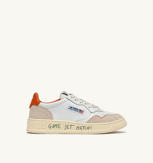 AUTRY Man MEDALIST LOW SNEAKERS IN LEATHER AND SUEDE COLOR WHITE AND HAWAIIAN SUNSET WITH LETTERING