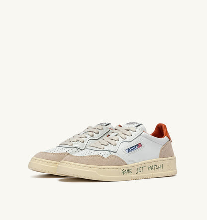 AUTRY Man MEDALIST LOW SNEAKERS IN LEATHER AND SUEDE COLOR WHITE AND HAWAIIAN SUNSET WITH LETTERING