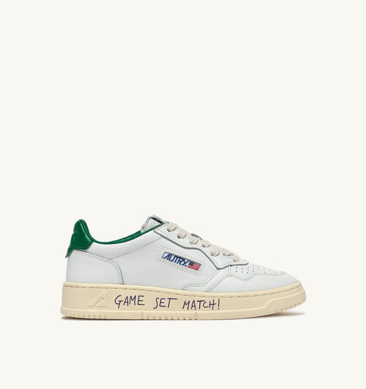 AUTRY Man MEDALIST LOW SNEAKERS IN LEATHER COLOR WHITE AND GREEN JACKET WITH LETTERING