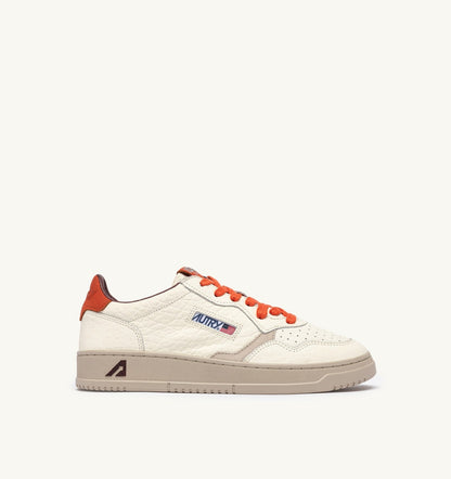 AUTRY Man MEDALIST LOW SNEAKERS IN SAND AND PUMPKIN LEATHER