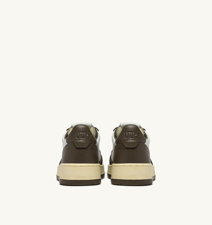 AUTRY Man MEDALIST LOW BICOLOR SNEAKERS IN WHITE AND CHOCOLATE LEATHER