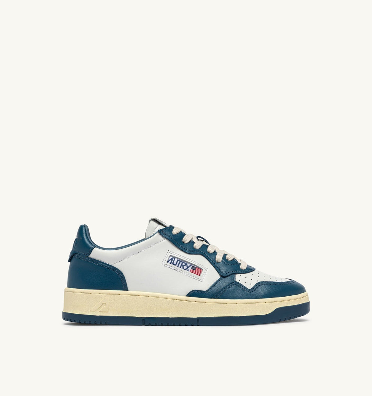 AUTRY Man MEDALIST LOW BICOLOR SNEAKERS IN WHITE AND MALLARD BLUE LEATHER