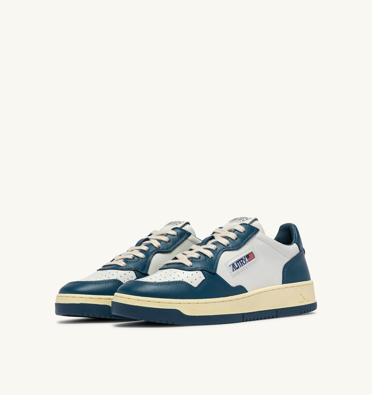 AUTRY Man MEDALIST LOW BICOLOR SNEAKERS IN WHITE AND MALLARD BLUE LEATHER