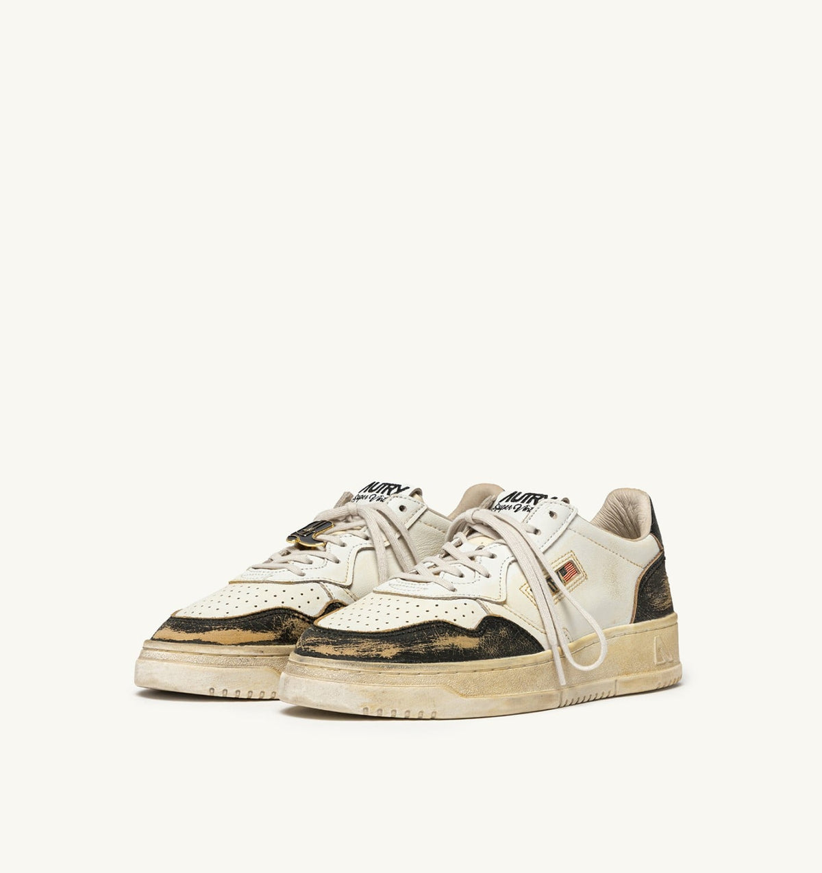AUTRY Man MEDALIST LOW SUPER VINTAGE SNEAKERS IN WHITE AND ANTIQUE BLACK LEATHER