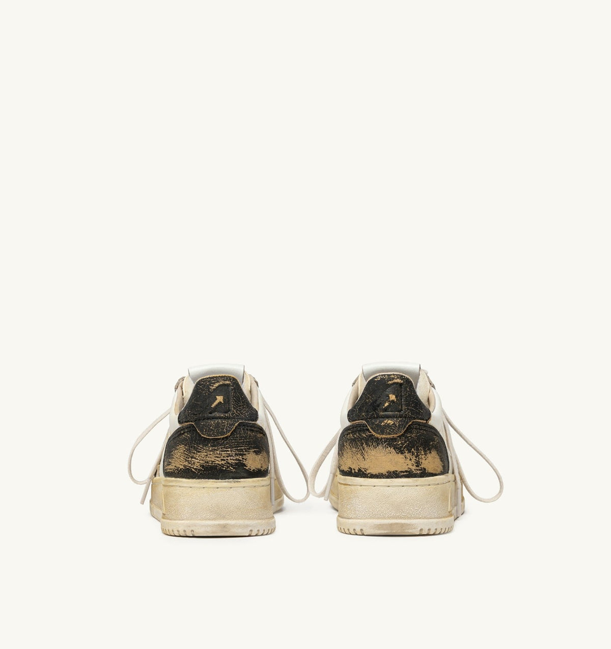 AUTRY Man MEDALIST LOW SUPER VINTAGE SNEAKERS IN WHITE AND ANTIQUE BLACK LEATHER